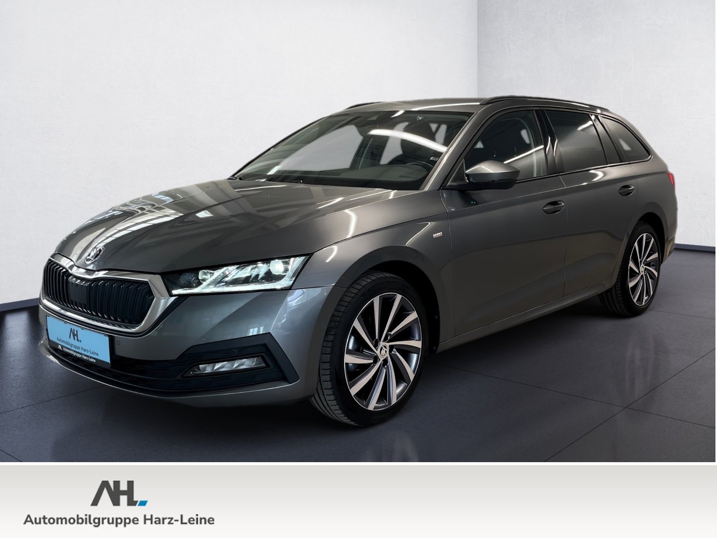 Octavia Combi TOUR TDI DSG+AHK+ALU 18+LED-MATRIX+NAVI+ACC+EINPARKHILFE+SMART LINK+KEYL
