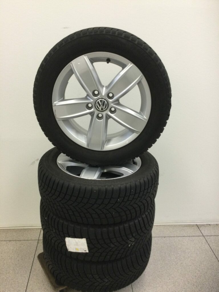 VW Golf Sportsvan Winterkomplettradsatz 16 Zoll Alu