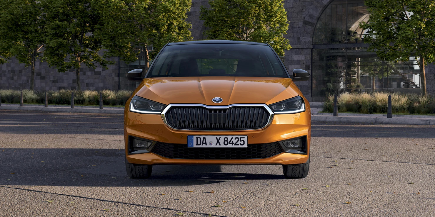 Skoda Fabia orange von vorne