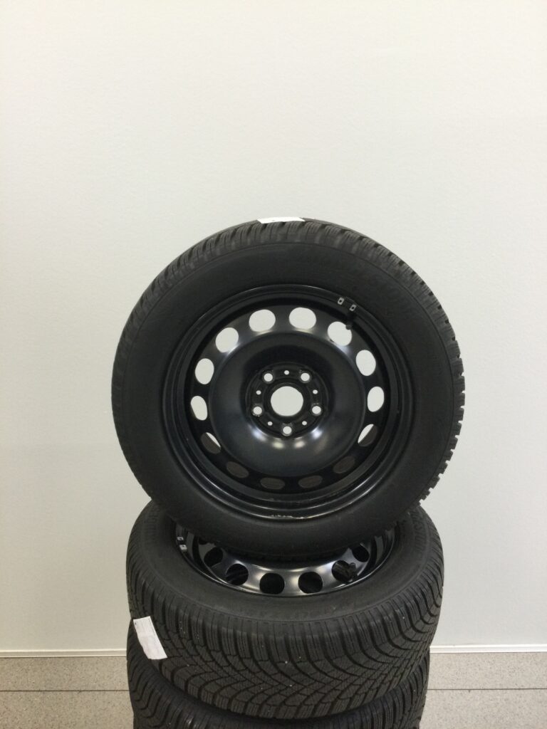 Winterkommpletradsatz VW Golf 8 16Zoll Stahl